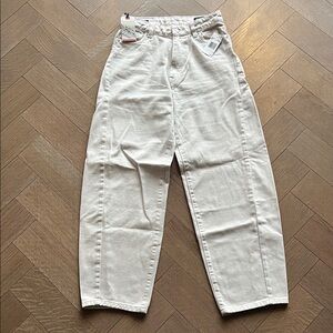 Cream High-Waisted barrel jeans